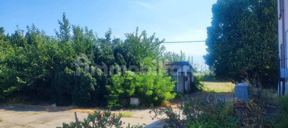 3 bedrooms House in Viadana, Italy No. 303475 6