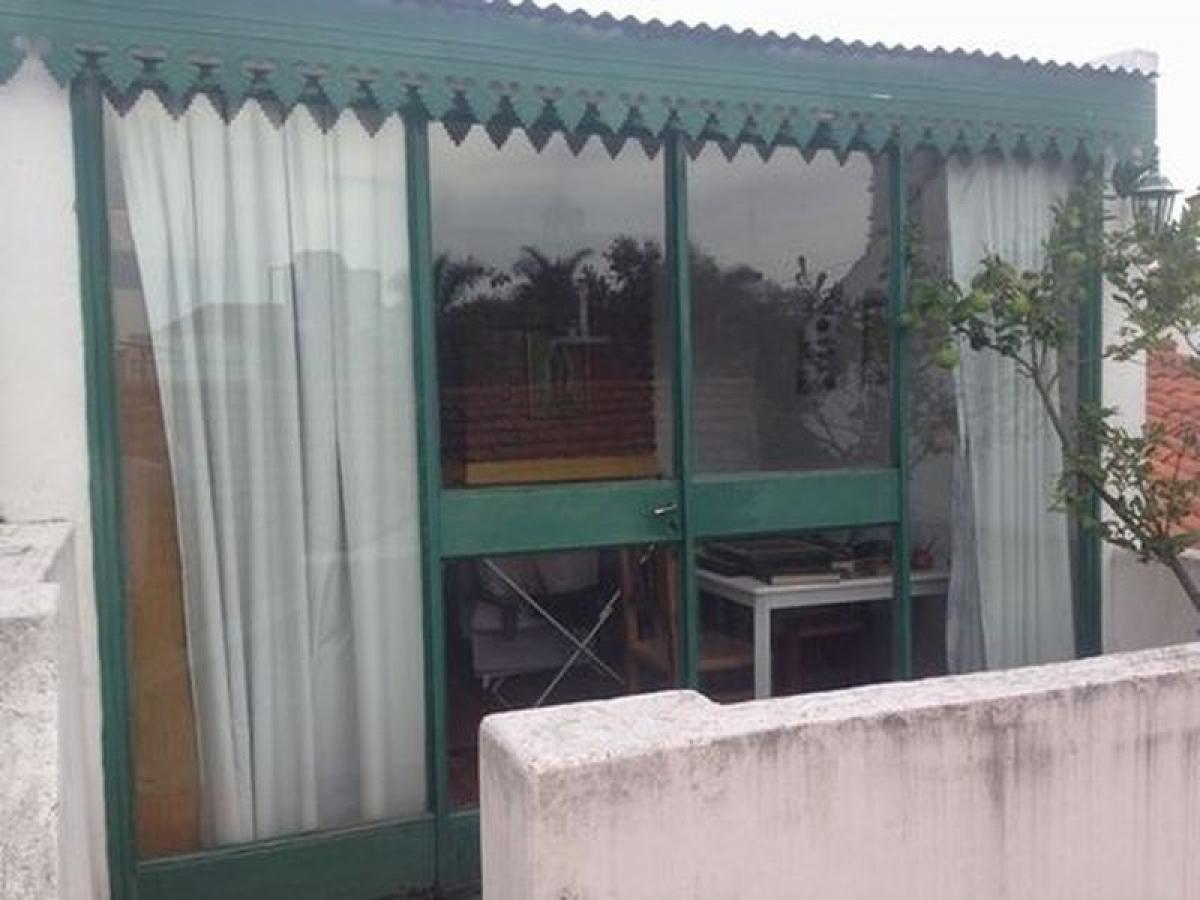 Casa de 2 dormitorios en Vicente López, Argentina No. 17939