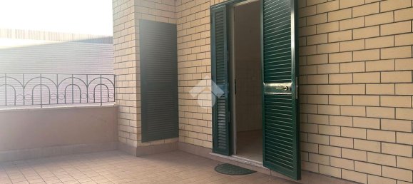 3 rooms Apartment in Rome, Italy No. 34097 2