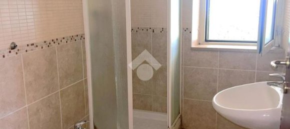 3 rooms Apartment in Rome, Italy No. 34097 10