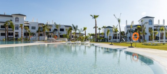 3 bedrooms Apartment in Estepona, Spain No. 4573 2