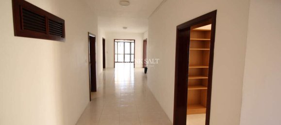 4 غرف نوم شقة في Sliema, Malta رقم 8544 3