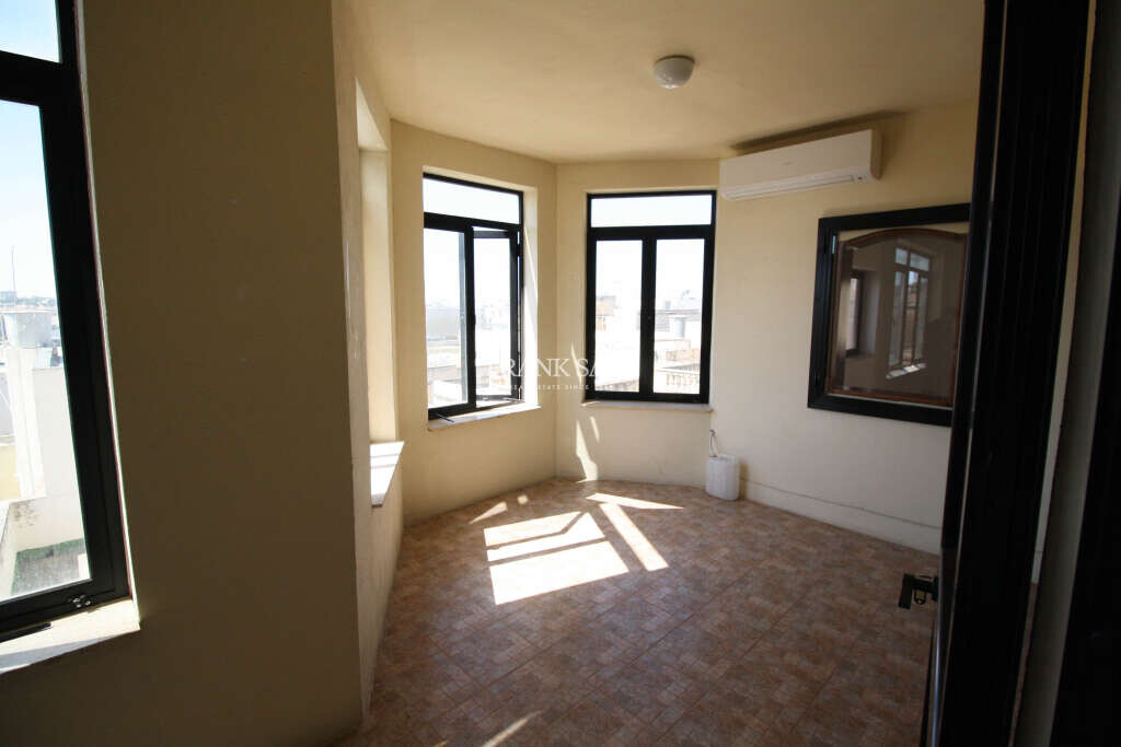 4 غرف نوم شقة في Sliema, Malta رقم 8544