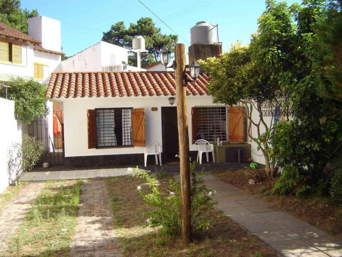 3 bedrooms House in Mar del Plata, Argentina No. 81742