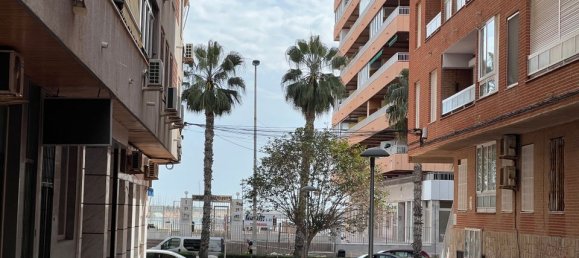 Apartamento de 3 dormitorios en Torrevieja, Spain No. 181454 13