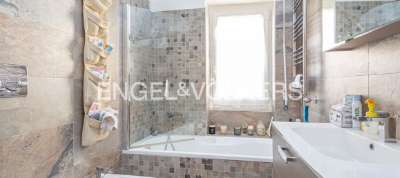 4 bedrooms Apartment in Rome, Italy No. 317175 14