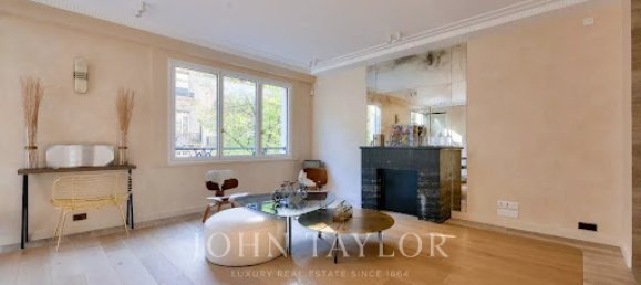 2 bedrooms Apartment in Paris, France No. 128902 3