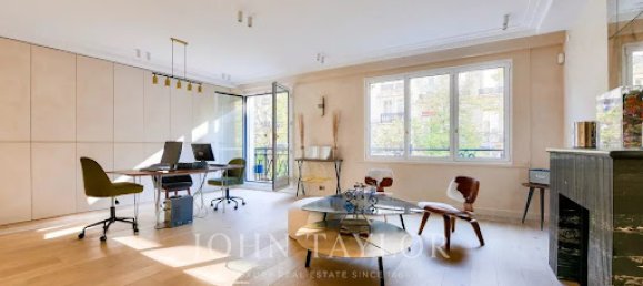 2 bedrooms Apartment in Paris, France No. 128902 2