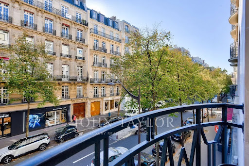 2 bedrooms Apartment in Paris, France No. 128902