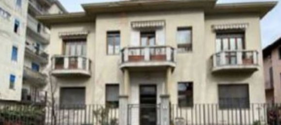 Квартира с 3 комнатами в Виджевано, Италия № 110211 9