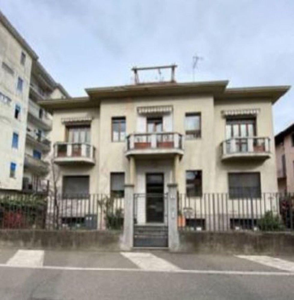 Квартира с 3 комнатами в Виджевано, Италия № 110211