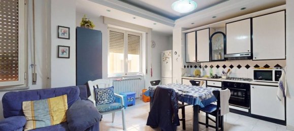 4 rooms Apartment in San Giorgio a Cremano, Italy No. 17732 7