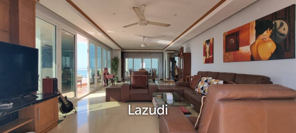3 bedrooms Condo in Pattaya, Thailand No. 13673