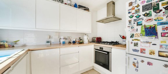 4 bedrooms House in London, United Kingdom No. 7706 6