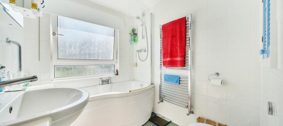 4 bedrooms House in London, United Kingdom No. 7706 9