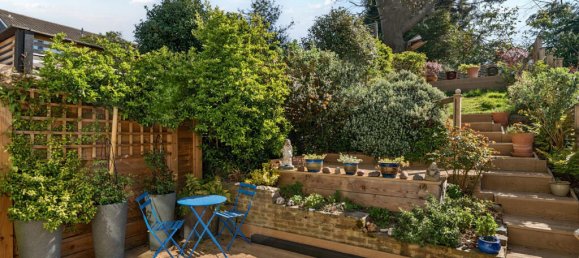 4 bedrooms House in London, United Kingdom No. 7706 4