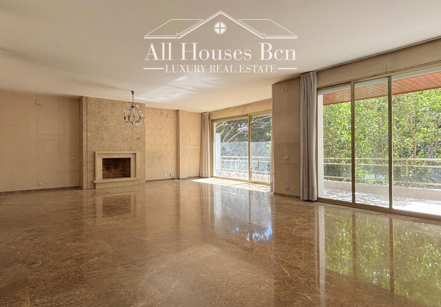 5 bedrooms Apartment in Barcelona, Spain No. 255635