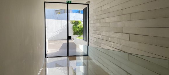 3 bedrooms Apartment in Porto, Portugal No. 132221 5