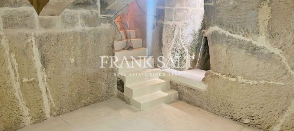 2 bedrooms House in Zebbug, Malta No. 8418 2