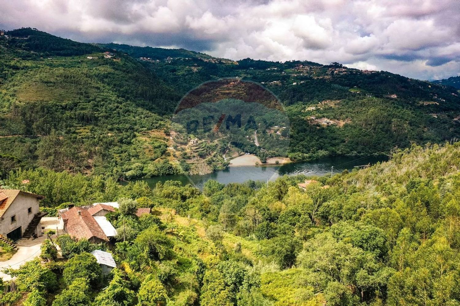 Дом с 6 спальнями в Марку ди Канавезиш, Португалия № 28993