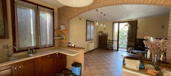 4 Schlafzimmer Villa in Modena, Italy, Nr. 128545 8