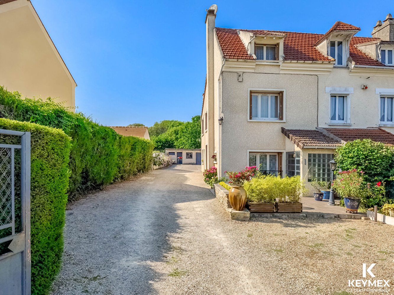 4 bedrooms House in Baillet-en-France, France No. 350952