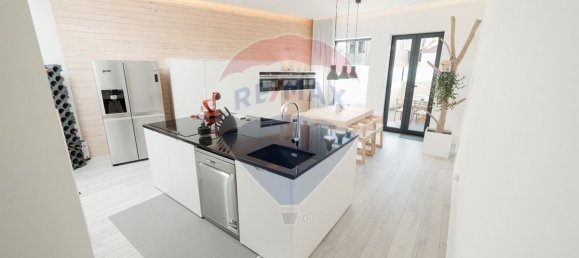 3 bedrooms House in Porto, Portugal No. 24219 23