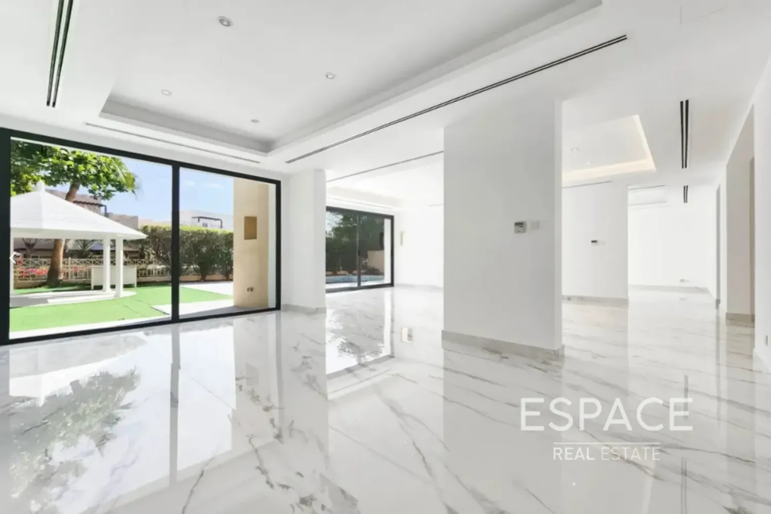 6 Schlafzimmer Villa in The Lakes, UAE, Nr. 209395