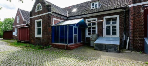 Здание с 1 комнатой в Leer, Германия № 207820 3