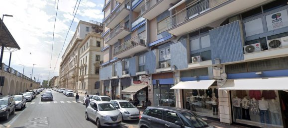 Apartamento T4 em Bari, Italy N.º 325458 4