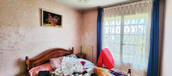 3 bedrooms House in Commentry, France No. 321390 4