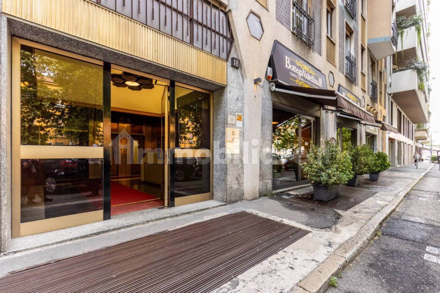 Armazém em Milan, Italy 238 m² N.º 260733