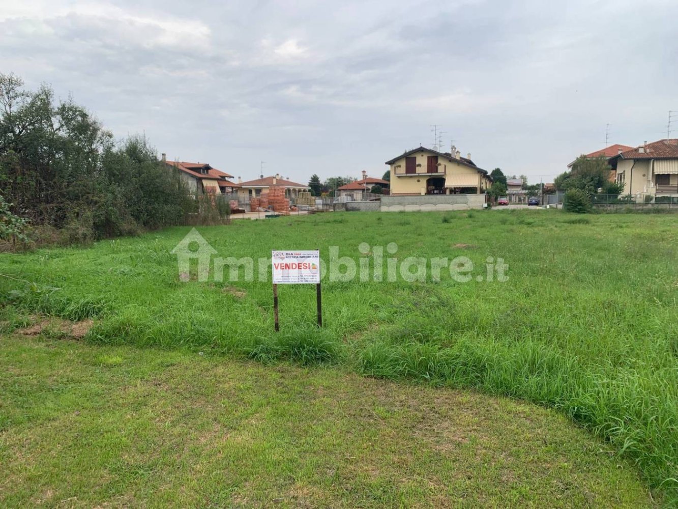 Grundstück in Vanzaghello, Italy 1270m², Nr. 377403