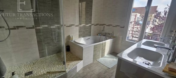 3 Schlafzimmer Villa in Colombes, France, Nr. 167558 11