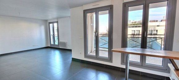 3 bedrooms Apartment in Suresnes, France No. 164021 2