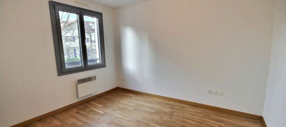 3 bedrooms Apartment in Suresnes, France No. 164021 10