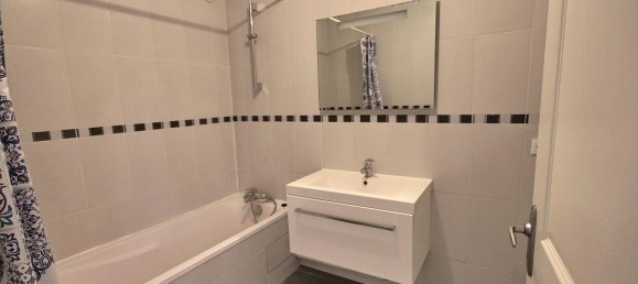 3 bedrooms Apartment in Suresnes, France No. 164021 5