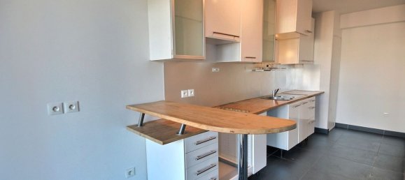 3 bedrooms Apartment in Suresnes, France No. 164021 3