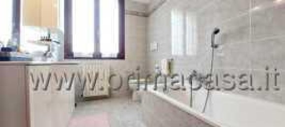 Дом с 5 комнатами в Карпи, Италия № 16384 8