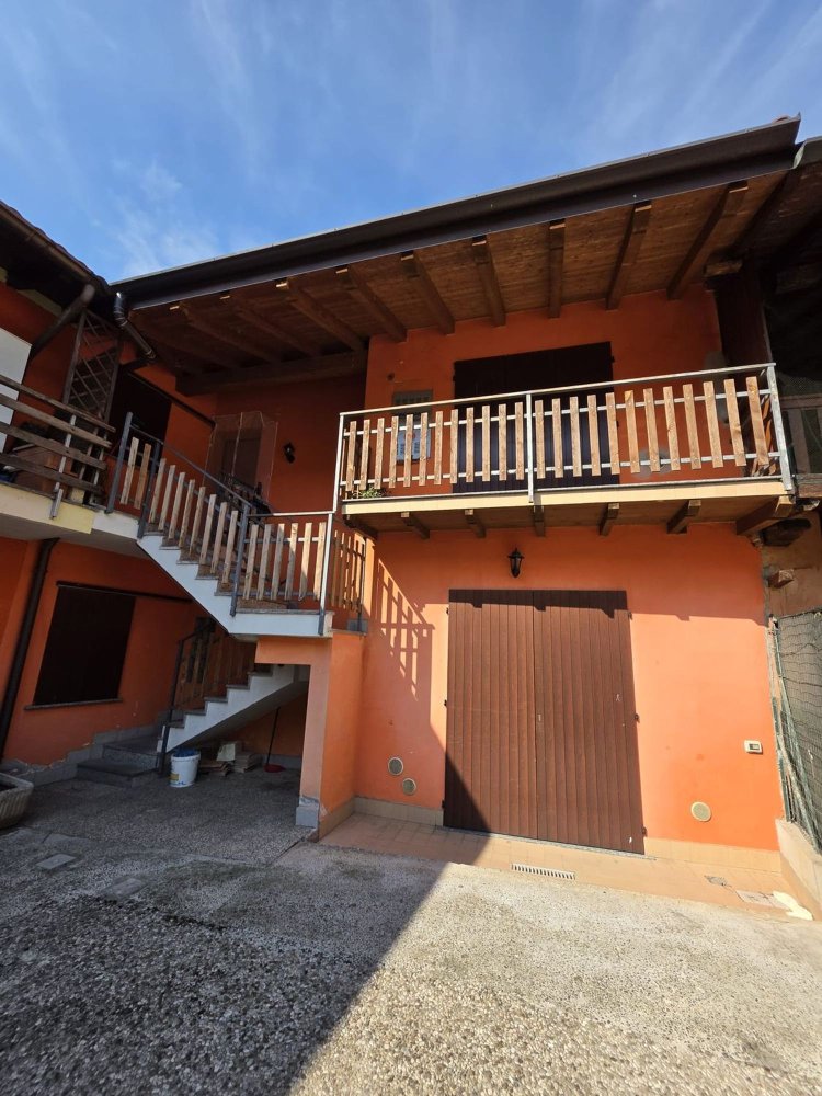 3غرفة شقة في Bottanuco, Italy رقم 273738