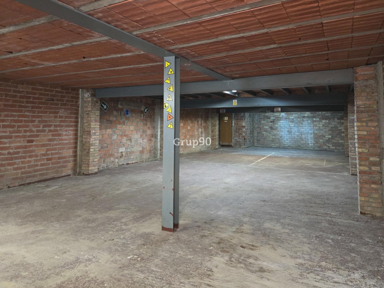 Склад в Лерида, Испания № 109310