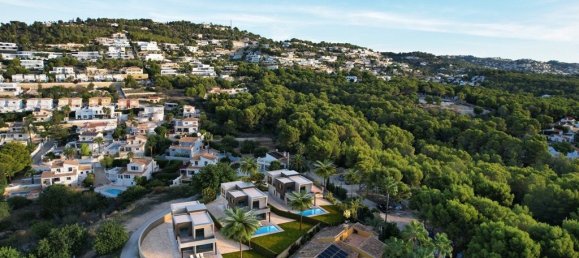 3 bedrooms House in Calpe, Spain No. 13599 2