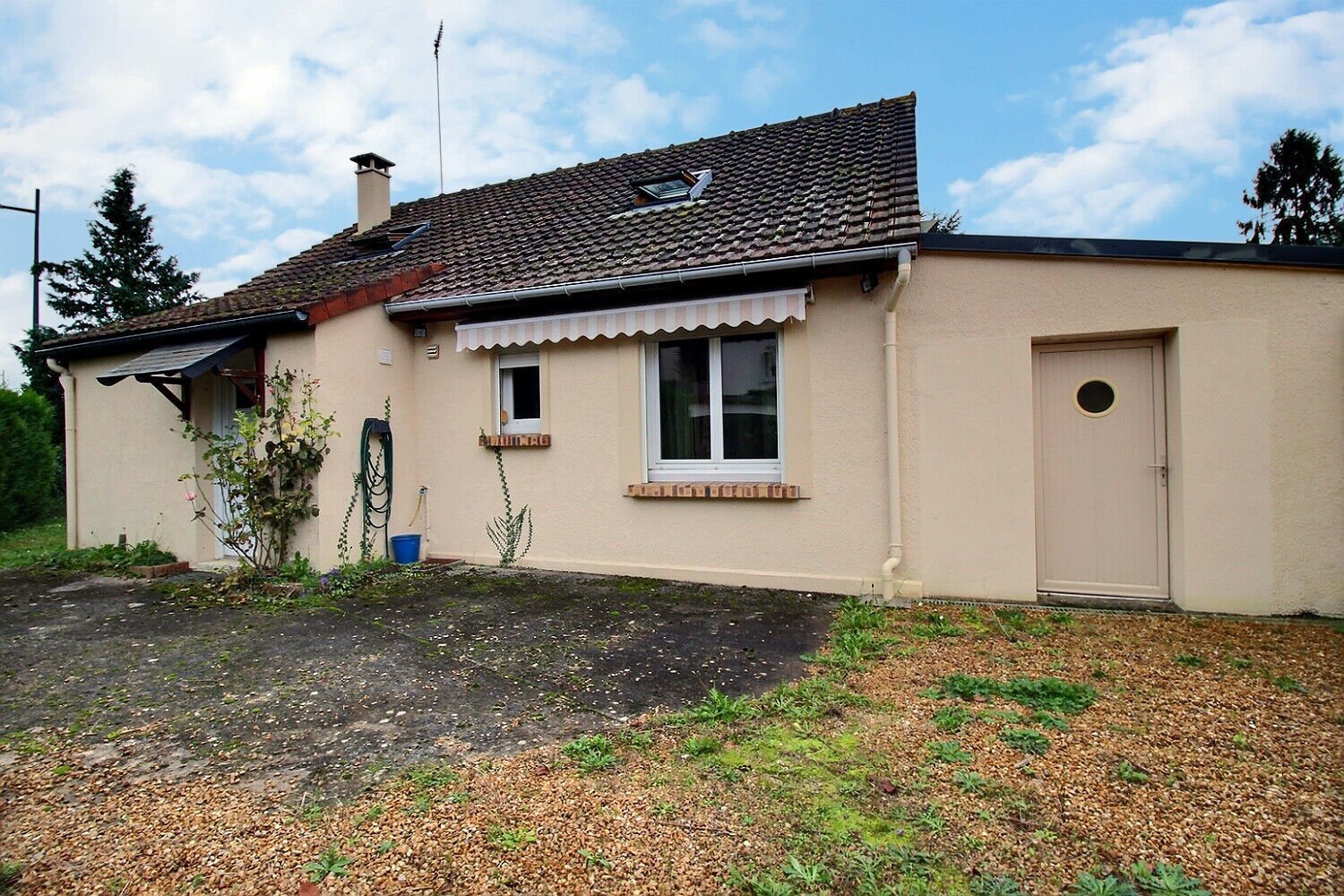 2 bedrooms House in Epernon, France No. 41463