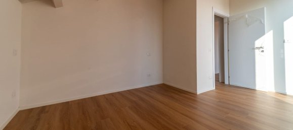 3 rooms Penthouse in Parma, Italy No. 225864 8