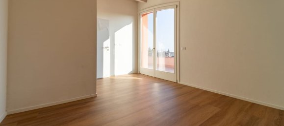3 rooms Penthouse in Parma, Italy No. 225864 17
