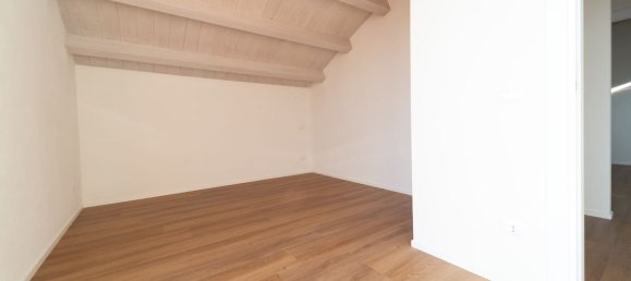 3 rooms Penthouse in Parma, Italy No. 225864 10