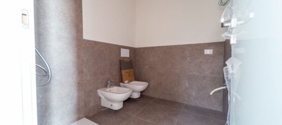 3 rooms Penthouse in Parma, Italy No. 225864 12