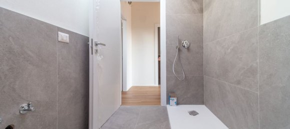 3 rooms Penthouse in Parma, Italy No. 225864 13