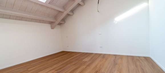 3 rooms Penthouse in Parma, Italy No. 225864 23