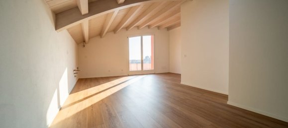 3 rooms Penthouse in Parma, Italy No. 225864 5